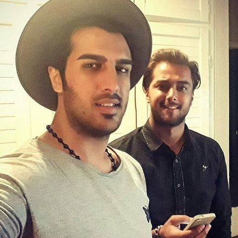 دانلود آهنگ انگار یه خبراییه (ریمیکس) ماکان بند